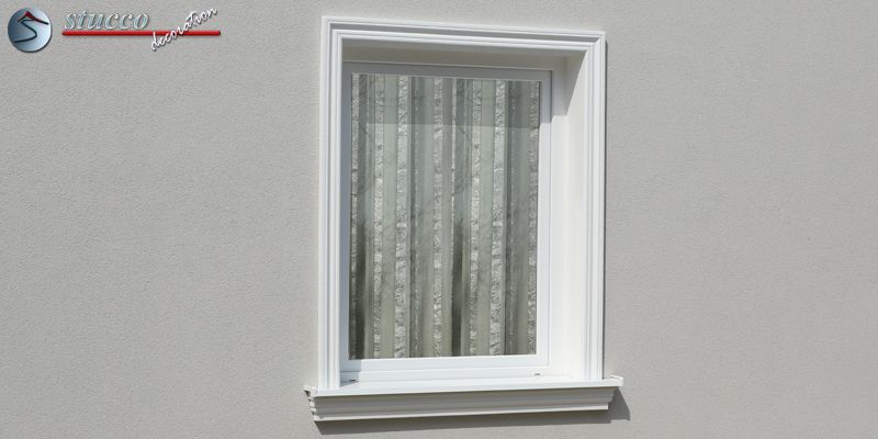Attraktive Fensterverzierung mit den Fassadenstuck Stuckleisten Oxford 102