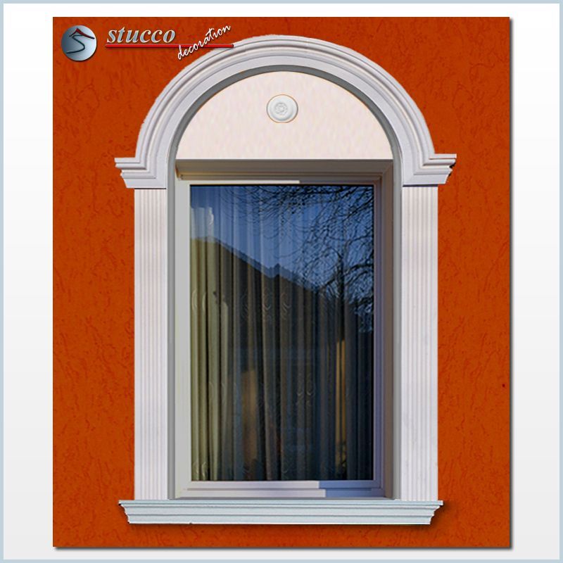 Fassaden Idee mit flexiblen Stuckleisten für Fenster- und Türverzierung