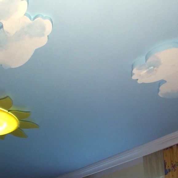Wohnidee zur Kinderzimmergestaltung mit Wolken aus Styropor