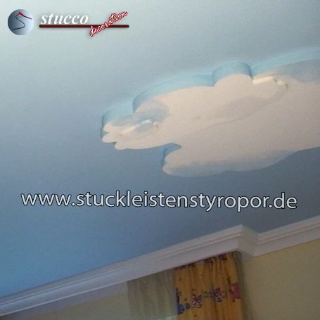 Wohnidee mit Wolken in 4 verschiedenen Größen, Stuckleisten und Vorhangleisten aus Styropor für die  Deckengestaltung im Baby- oder Kinderzimmer