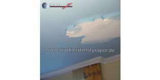 852. Wohnidee mit Wolken, Stuckleisten und Vorhangleisten
