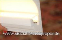 Stuckleiste für indirekte Beleuchtung mit Plexistreifen Stuckleiste für indirekte Beleuchtung mit Plexistreifen