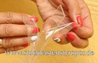 Schutzfolie vor Einlegen des Plexistreifens entfernen Schutzfolie vor Einlegen des Plexistreifens entfernen