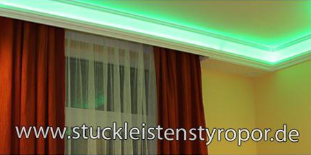 Deckenbeleuchtung mit RGB LED Strips Deckenbeleuchtung mit RGB LED Strips