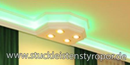 Einbauspots LED und RGB LED Streifen in Styroporstuck