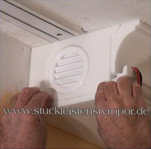 Stuckleiste mit Lüftungsgitter zum Kühlen der Elektrik der LED Beleuchtung Stuckleiste mit Lüftungsgitter zum Kühlen der Elektrik der LED Beleuchtung