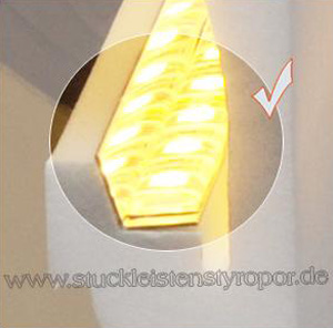 Indirekte Beleuchtung mit Reflektorstreifen Indirekte Beleuchtung mit Reflektorstreifen