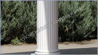 Beschichteter Säulenschaft weiß gestrichen