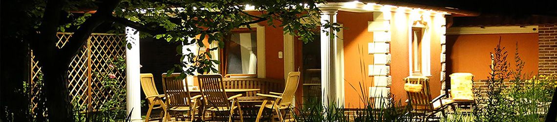 geometrisch verzierte Hausfassade