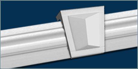 Unbeschichtetes Fassadenprofil mit passendem Schlussstein