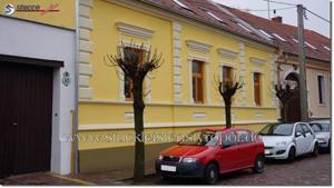 Stuckfassade mit Gesims Stuckfassade mit Gesims