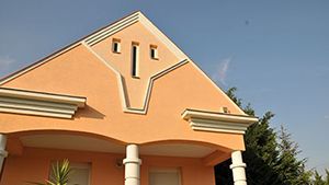 Fassadenstuck mit Gesims Fassadenstuck mit Gesims