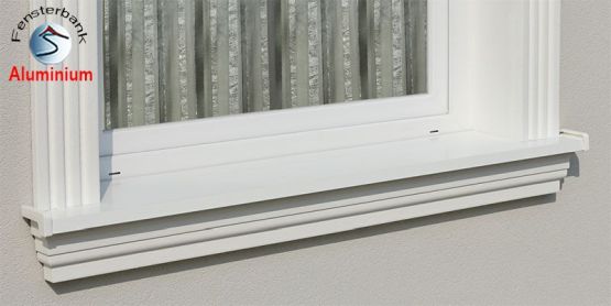 Passgenau eingebaute Alu Fensterbank Stuckmuster Nürnberg 124