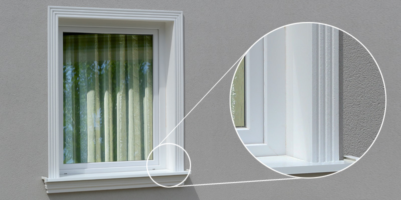 L-Profil zur Verzierung der Fensterfaschen und Isolierung der Fensterlaibung in einem Arbeitsgang