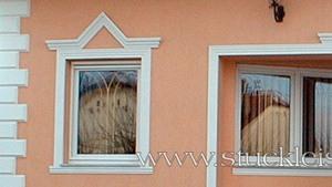 Fensterumrandung mit einem Zierleisten Stuckprofil