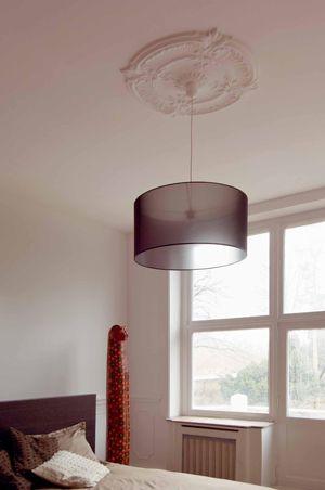 Akzente mit herrlich verzierten Stuck Rosetten im schlichten Ambiente setzen Akzente mit herrlich verzierten Stuck Rosetten im schlichten Ambiente setzen