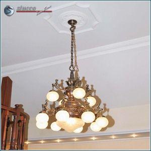 Stuckrosette mit Deckenleisten kombiniert Stuckrosette mit Deckenleisten kombiniert