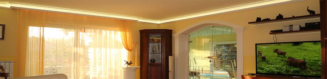Wohnzimmer nit Styropor Lichtleisten