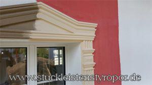 Fensterumrandung mit Fassadenstuck