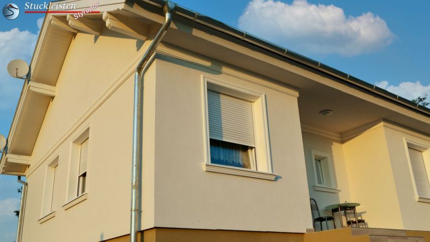 Ein Stuckmuster – zwei Größen, zwei Möglichkeiten für die Fassadengestaltung