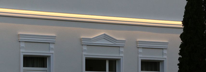 Fassadenbeleuchtung mit LED Stuckgesims
