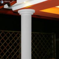 Beschichtete Säule mit glattem Säulenschaft und stufigem Kapitell Beschichtete Säule mit glattem Säulenschaft und stufigem Kapitell