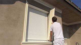 Laibungsprofil mit Gehrungsschnitt auf rechter Fensterseite anbringen