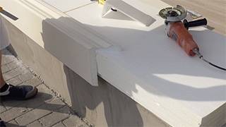 Laibungsverkleidungsprofil mit geradem und 45-Grad-Gehrungsschnitt