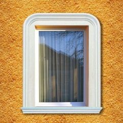 Fensterverzierung mit abgerundeten Ecken