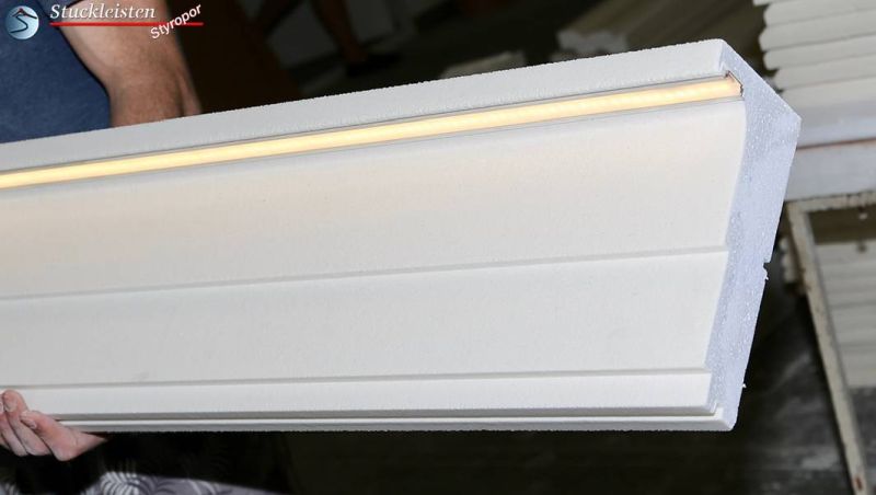 Stoßfest beschichteter Fassadenstuck aus Styropor mit LED-Band