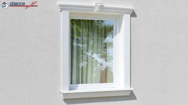 Fassadenprofile und Keilstein als vierseitige Fensterumrandung