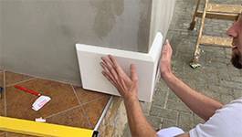 Quadersteine gut an Hauswand andrücken Quadersteine gut an Hauswand andrücken