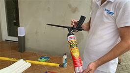 Schaumpistole mit Soudal Schaumkleber Schaumpistole mit Soudal Schaumkleber