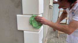 Überschüssige verdünnte Beschichtungsmasse entfernen Überschüssige verdünnte Beschichtungsmasse entfernen