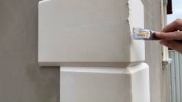 Unverdünnte Beschichtungsmasse auf Stöße auftragen Unverdünnte Beschichtungsmasse auf Stöße auftragen