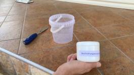 Zubehör zum Verdünnen der Beschichtungsmasse bereitlegen Zubehör zum Verdünnen der Beschichtungsmasse bereitlegen