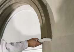 Das Negativprofil am Ende der Leiste ansetzen