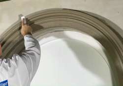 Das Negativprofil gleichmäßig über den Rundbogen ziehen.