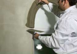 Bei Bedarf nach dem Trocknen weitere Flexkleberschicht auftragen.