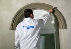 Die neue Flexkleberschicht wieder mit dem Negativprofil glätten.