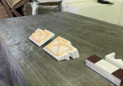 Nach dem Auftragen des Schaumkleber 3-5 Minuten warten.