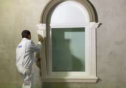 Die Fensterumrandung mit der zweiten Zierleiste vervollständigen.