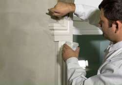 Die verdünnte Beschichtungsmasse sorgfältig in den Stoßfugen verteilen.