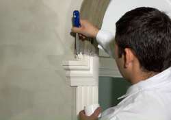 Jetzt die Unverdünnte Beschichtungsmasse mit einem Spachtel auftragen.