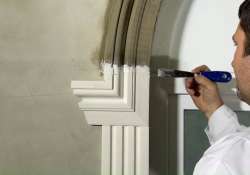 Die Stoßfugen gleichmäßig auffüllen.