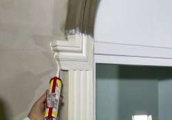 Den Übergang vom Kombi-Eckelement zur Fassade schließen.