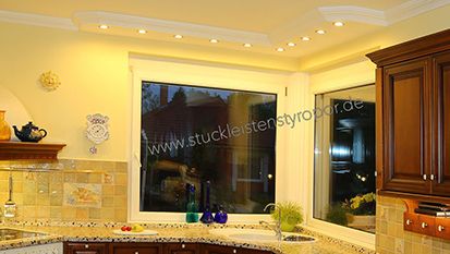 Stuckprofile in L-Form für die Wandbeleuchtung mit LED Spots Stuckprofile in L-Form für die Wandbeleuchtung mit LED Spots