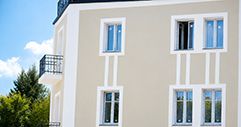 Gesimsprofile an Stuckfassade Gesimsprofile an Stuckfassade