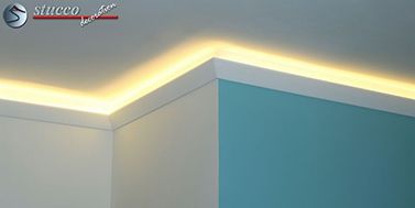 LED-Stripes als indirekte Lichtquelle in Styroporstuck Wandleiste