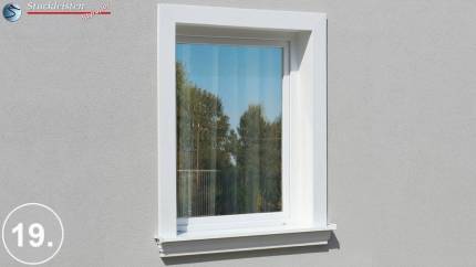 Minimalistische Stuck Fensterumrandung mit der unverzierten Stuckleiste Hannover 123 und dem Sohlbankzierprofil Nürnberg 124